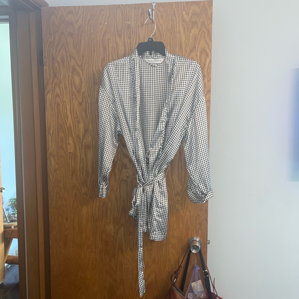 Victoria's Secret Monochrome Houndstooth Top